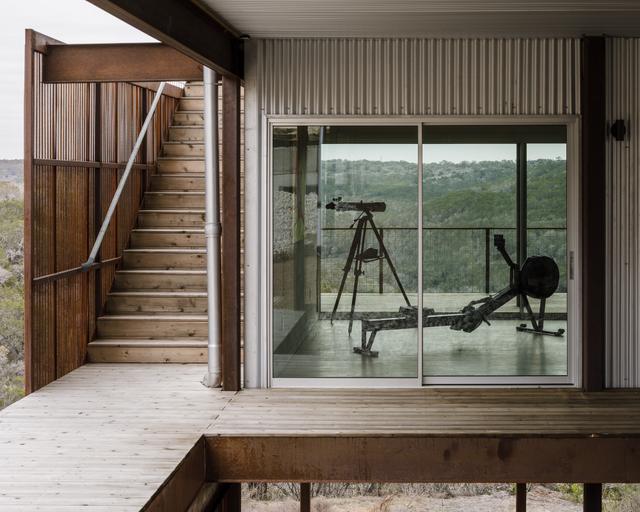 06 Lower level entrance