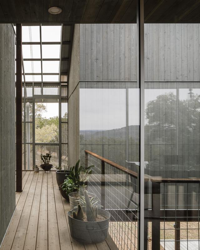 15 Coreyard from entry